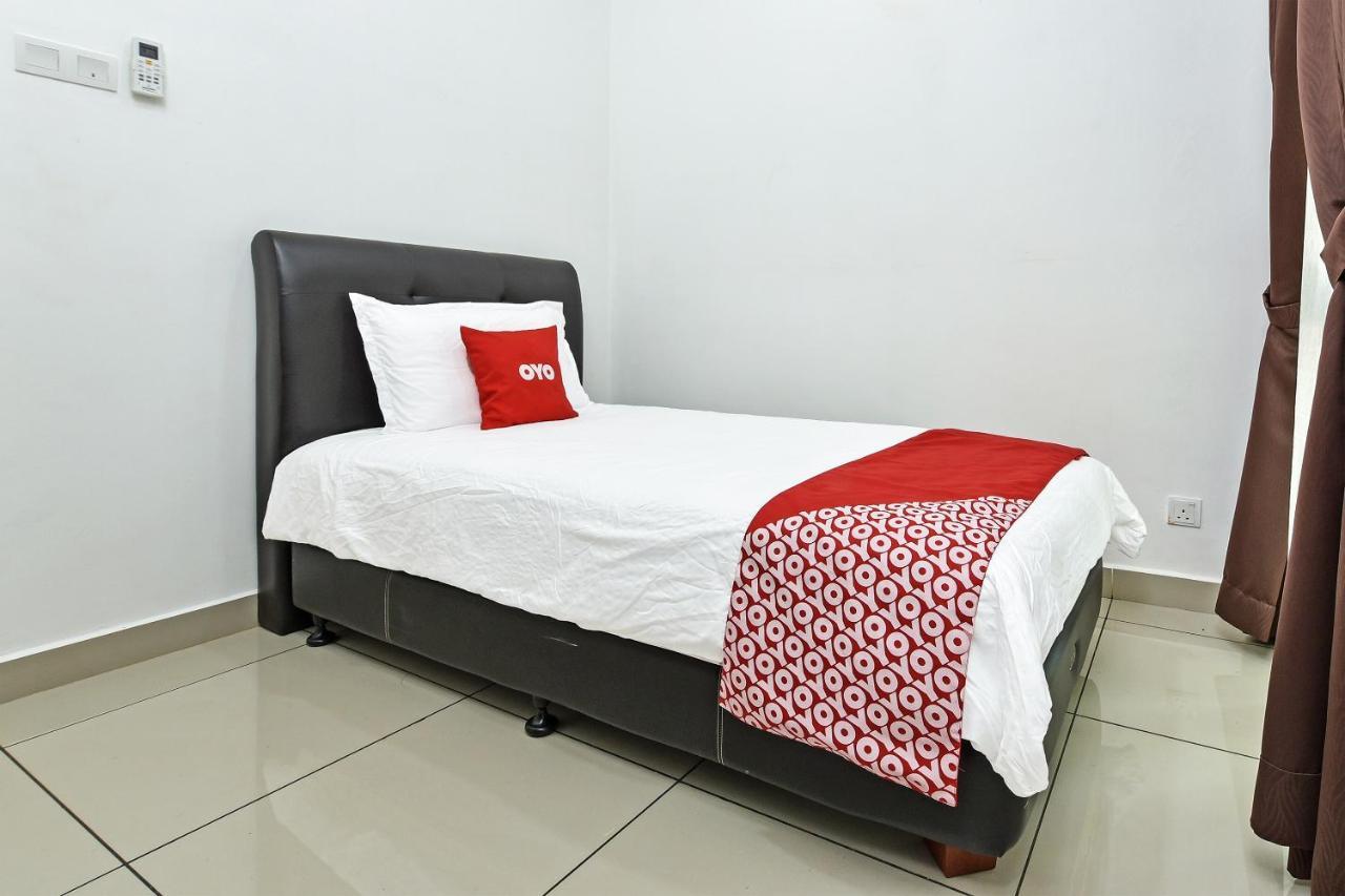 Capital O 90614 Cvia Ummul Hotel 파당 베사르 외부 사진