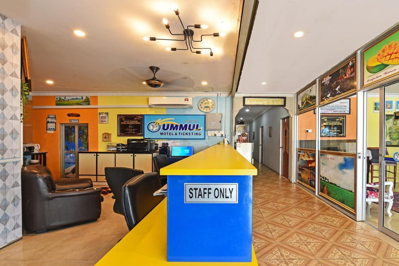 Capital O 90614 Cvia Ummul Hotel 파당 베사르 외부 사진