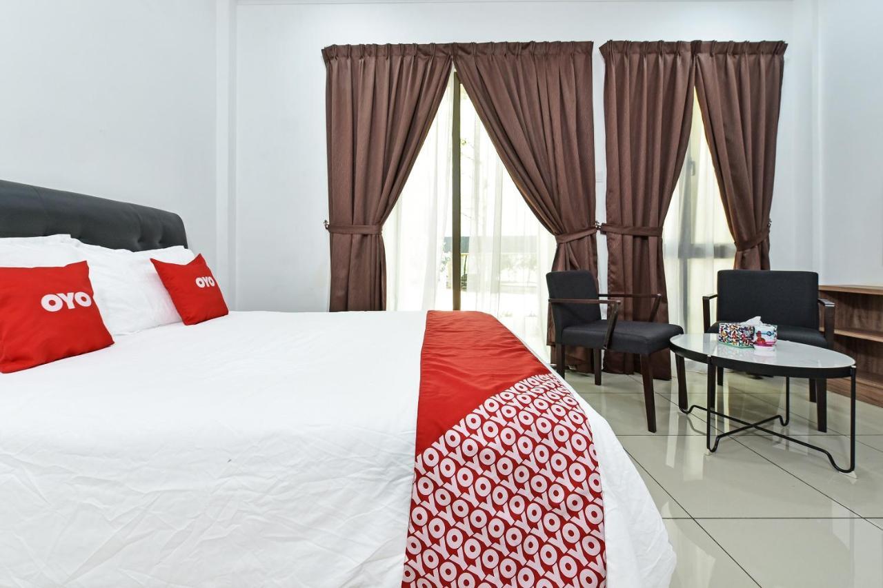 Capital O 90614 Cvia Ummul Hotel 파당 베사르 외부 사진