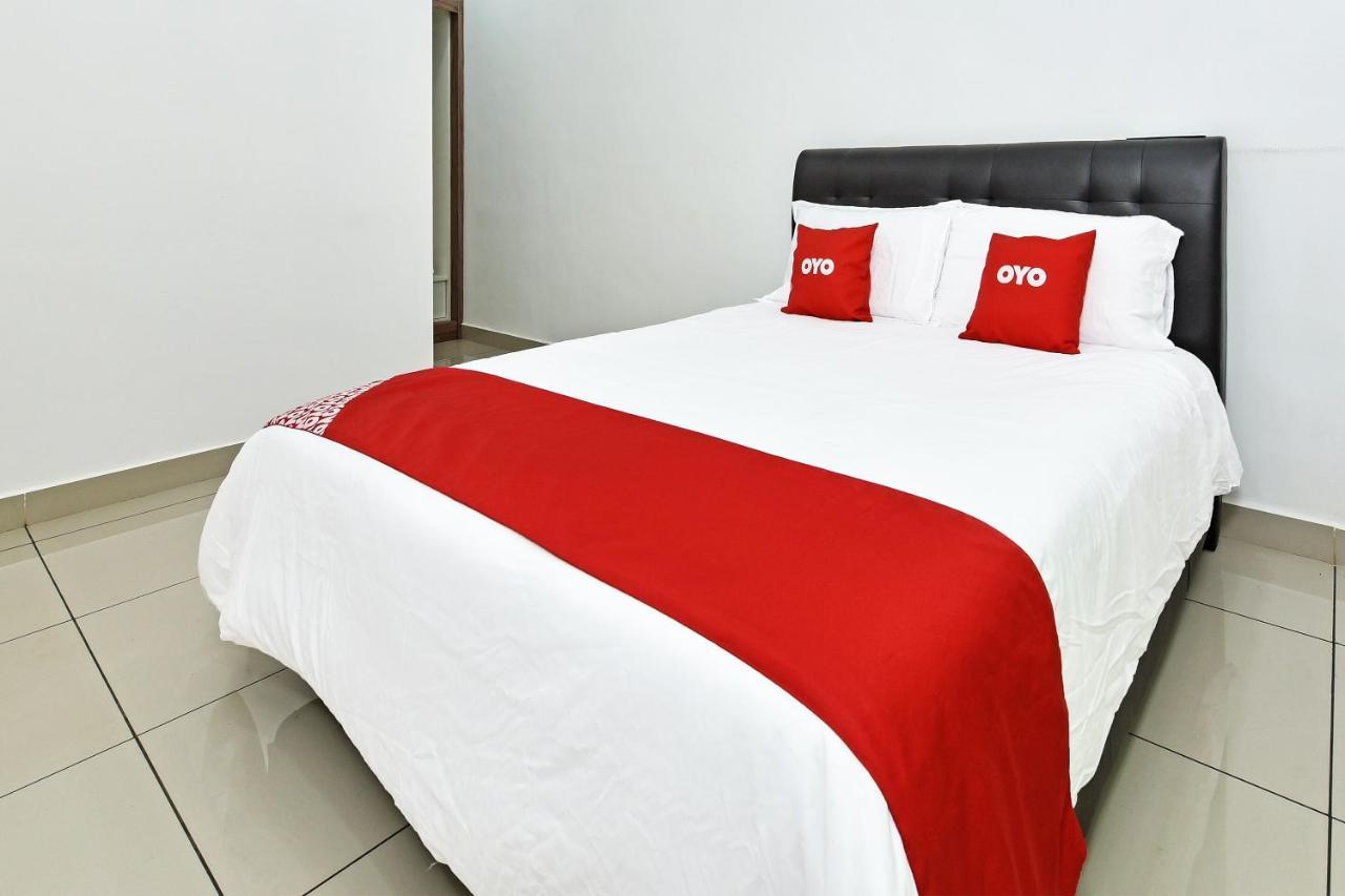 Capital O 90614 Cvia Ummul Hotel 파당 베사르 외부 사진